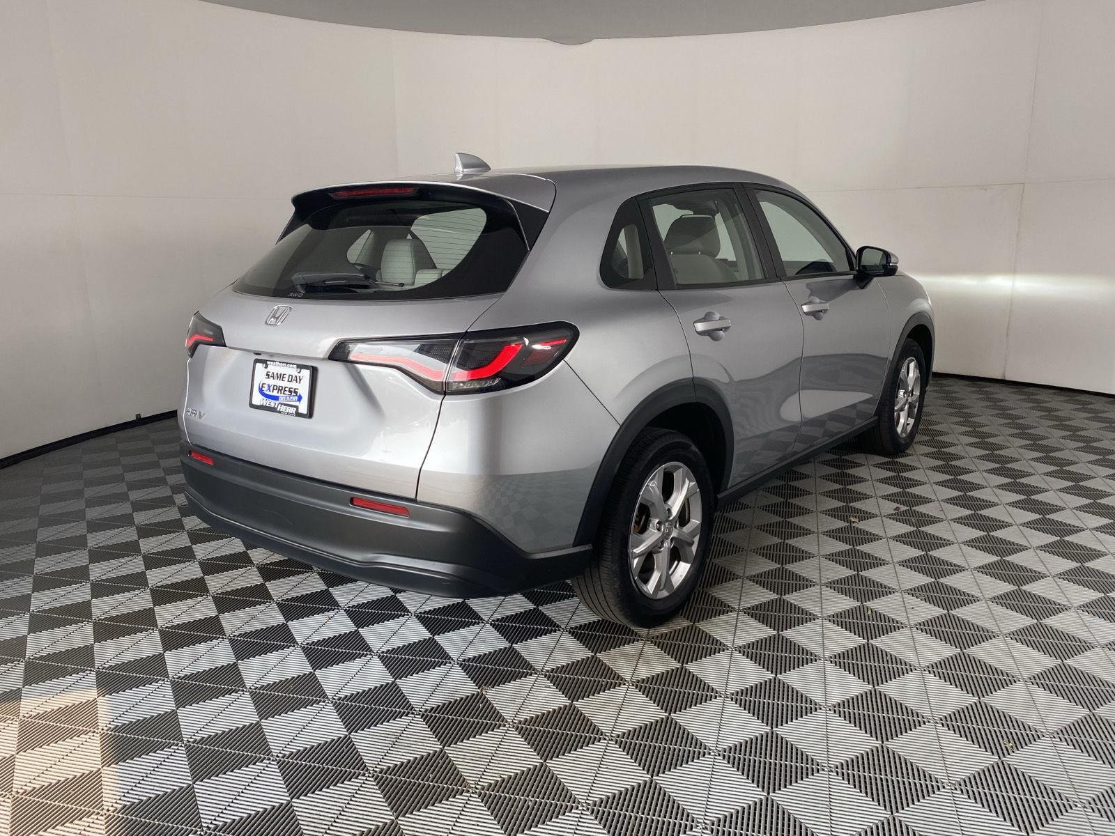 Used 2024 Lunar Silver Metallic Honda LX image 10