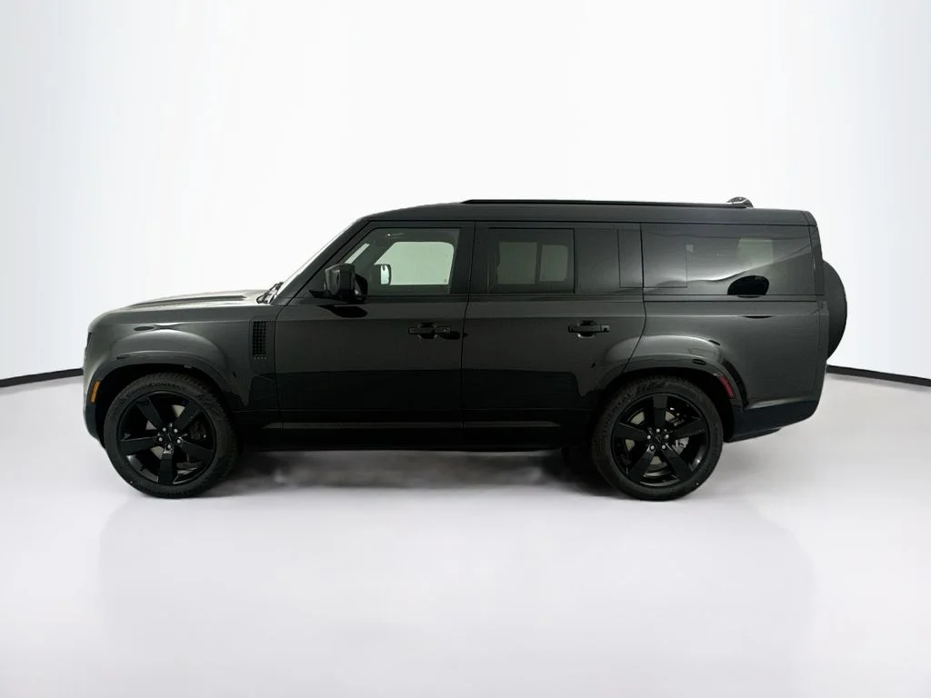 New 2026 Santorini Black Land Rover X-Dynamic SE image 7