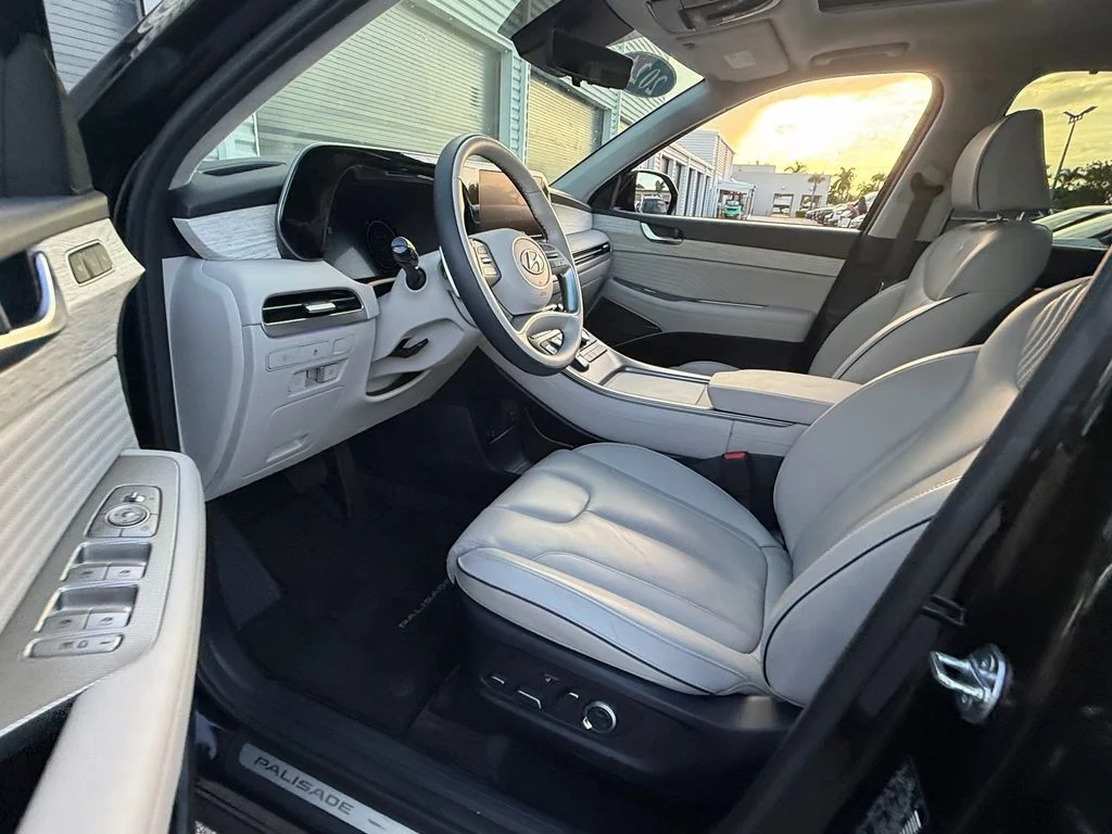 Used 2024 Black Hyundai Calligraphy image 11