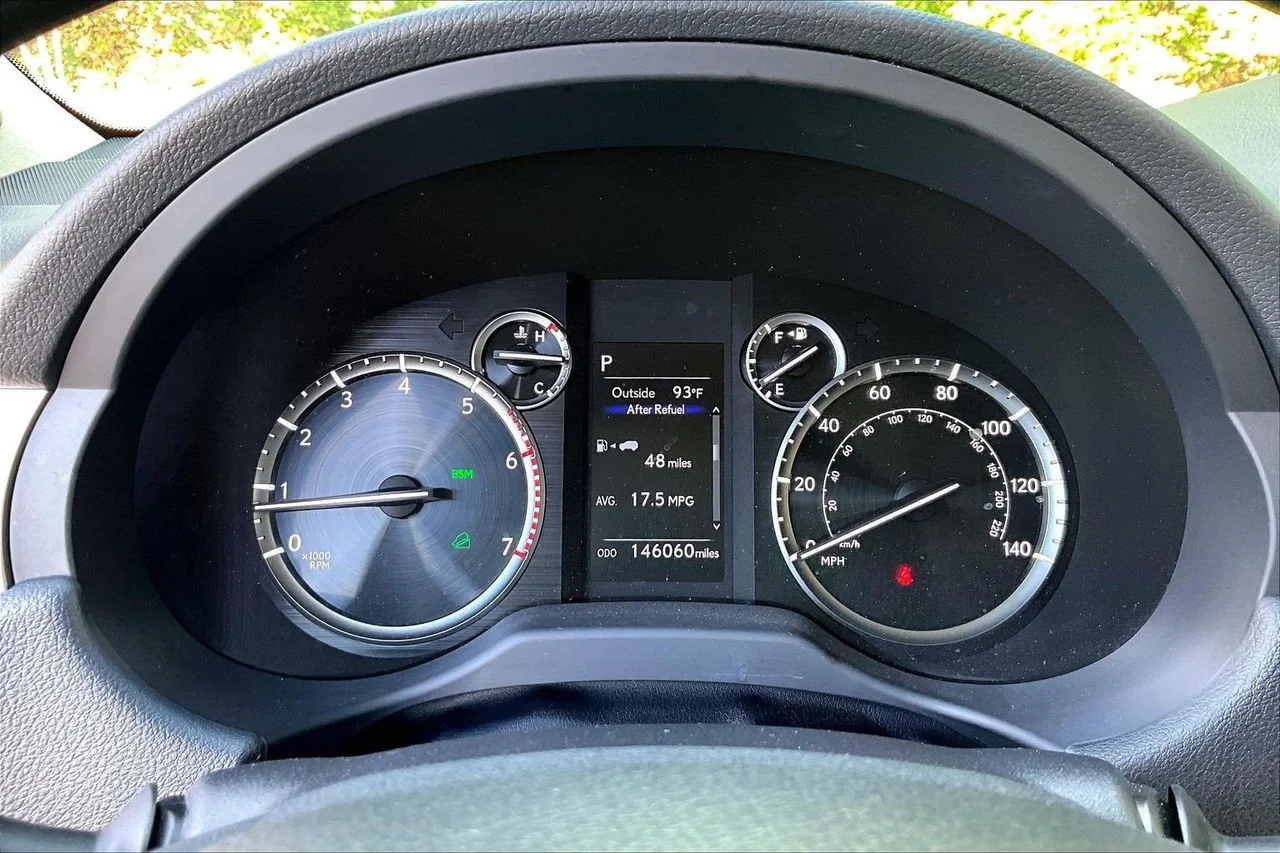 Used 2020  Lexus 460 image 10