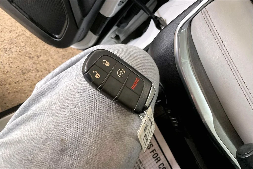 Used 2023 White Jeep Limited image 11