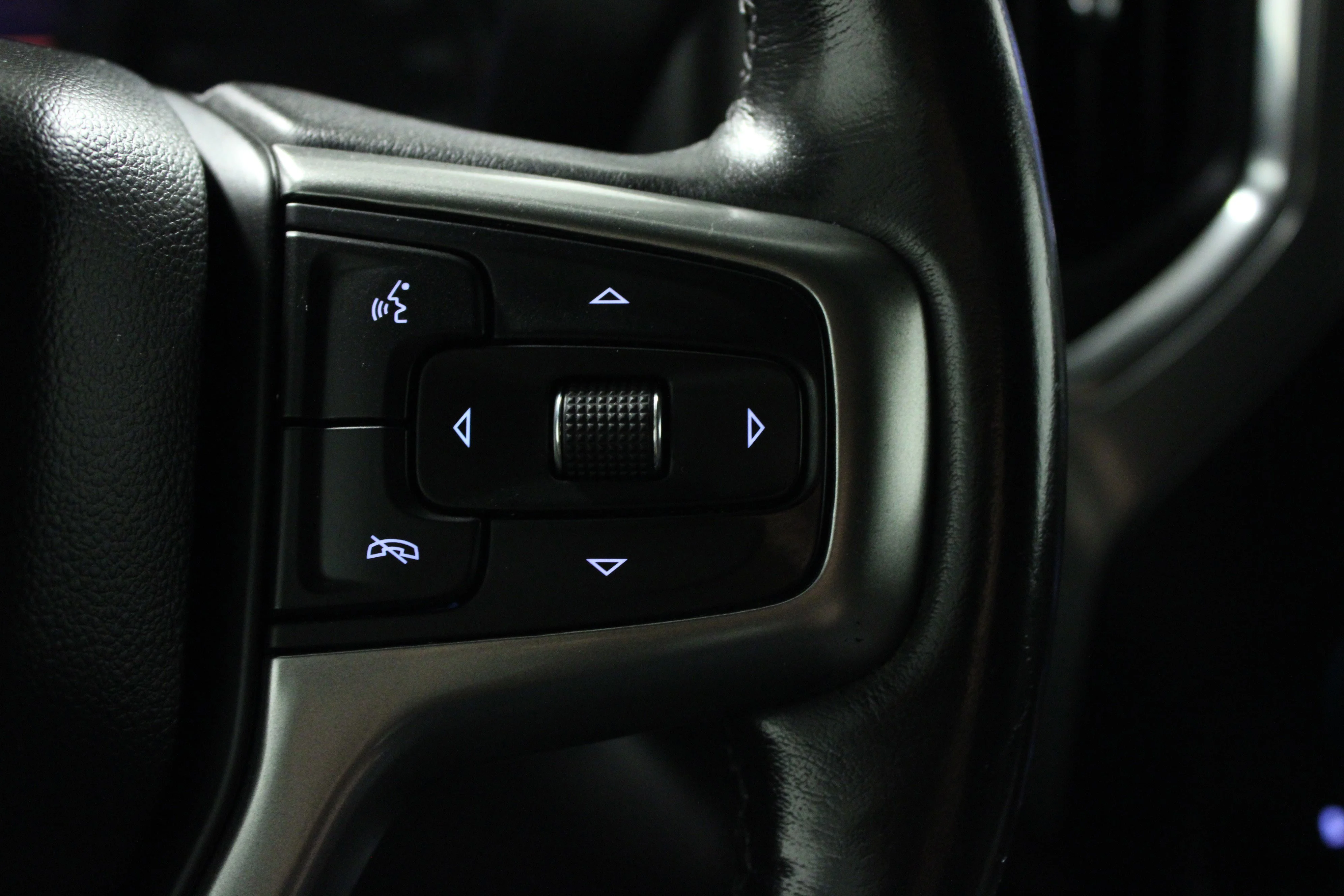 Used 2019 BLACK Chevrolet RST image 20