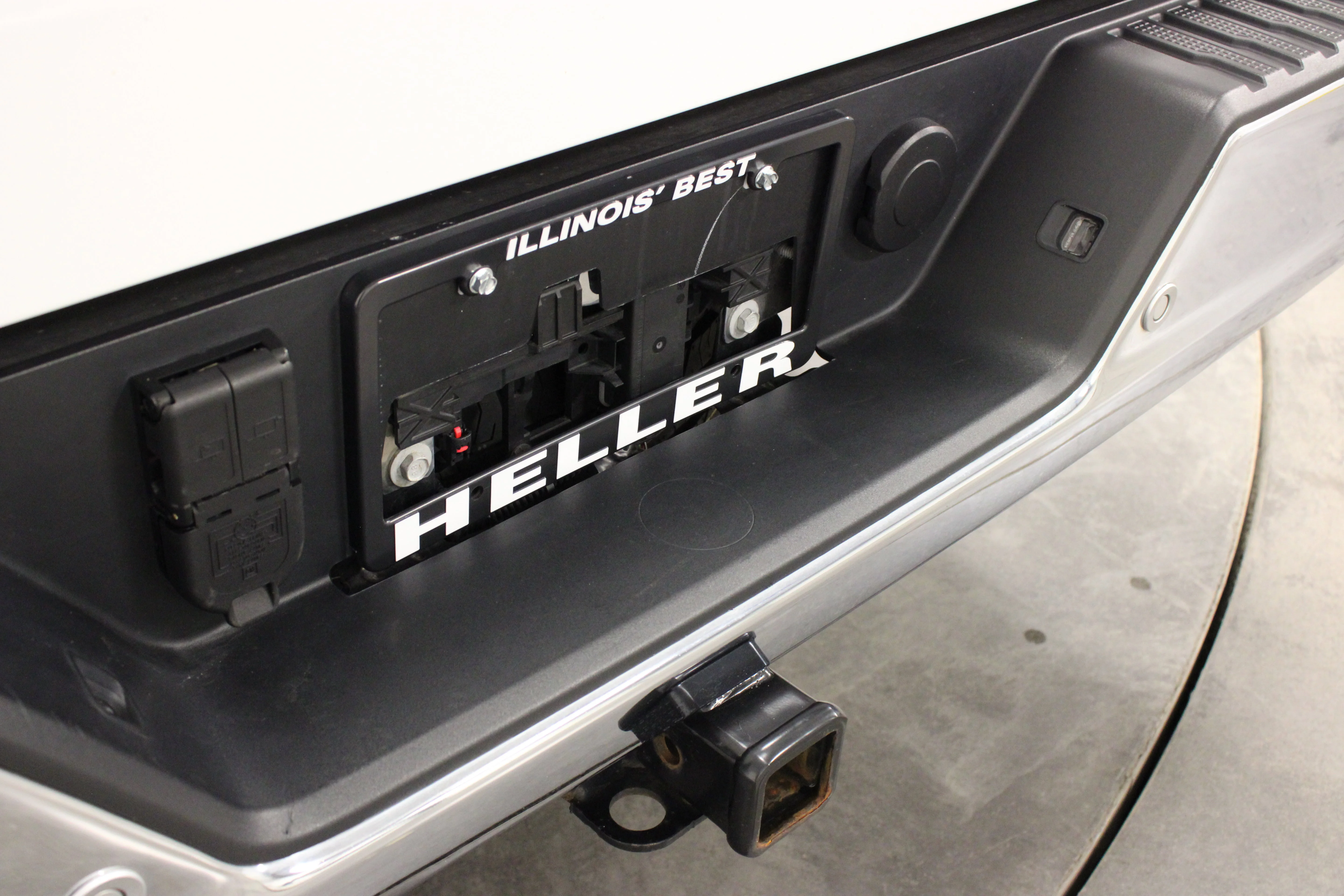 Used 2025 Summit White Chevrolet LTZ image 12