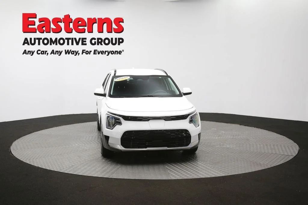 Used 2023 White Kia Wind image 51