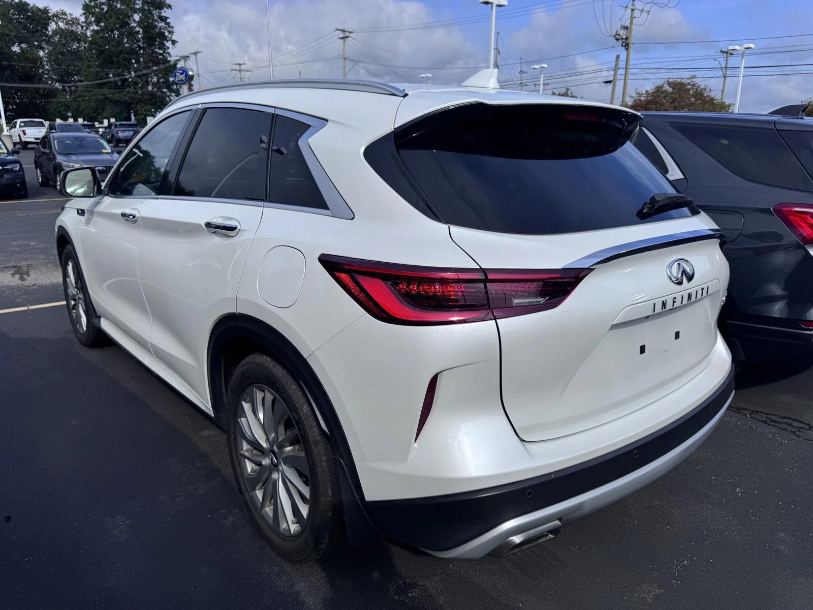 Used 2023 Radiant White INFINITI LUXE image 6