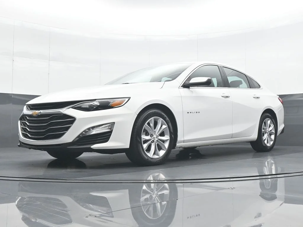 Used 2025 White Chevrolet LT image 26