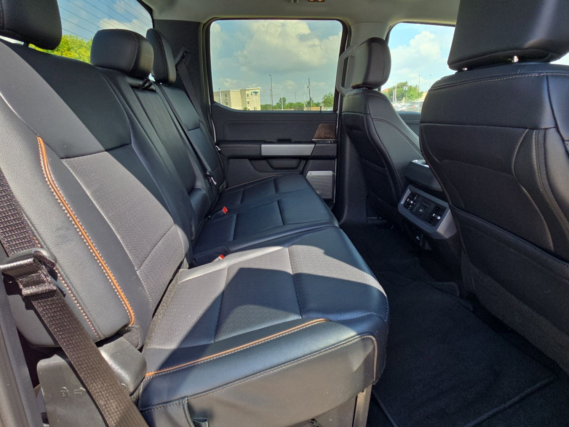 Used 2025 Oxford White Ford LARIAT image 30