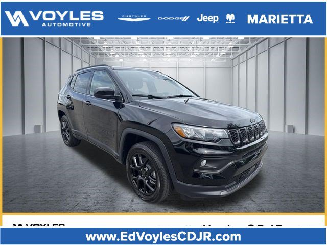 New 2026 Diamond Black Crystal Pearl-Coat Exterior Paint Jeep Latitude image 1