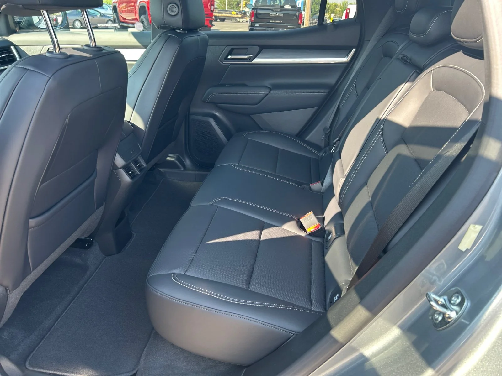 New 2027 Sterling Metallic GMC AWD Elevation image 17