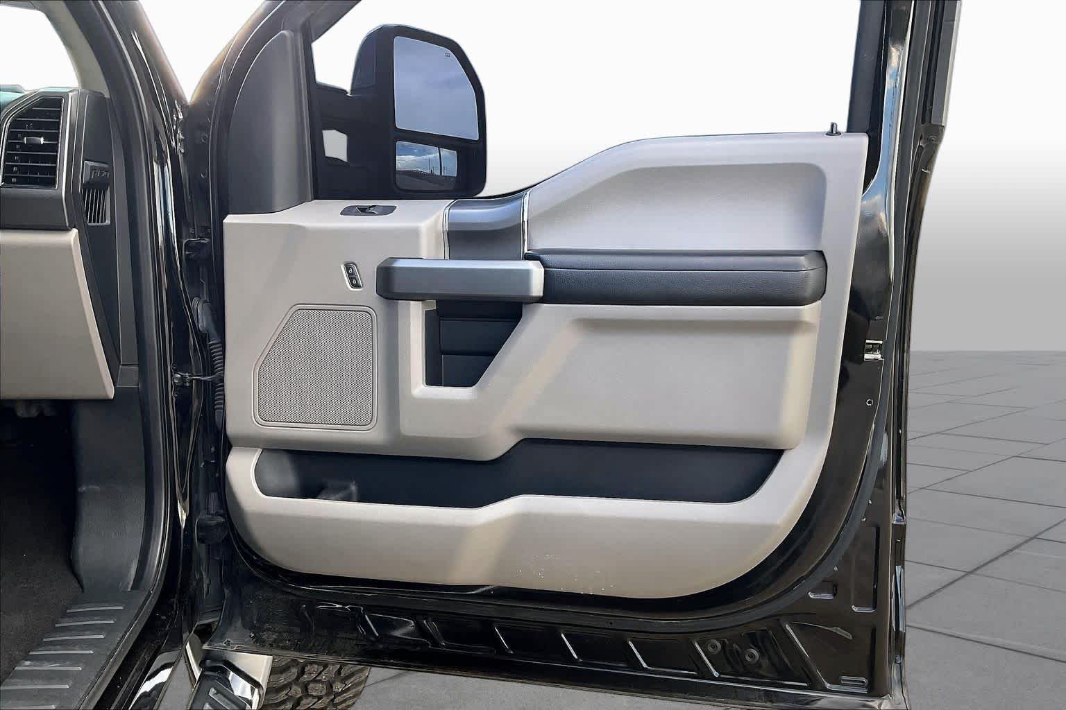 Used 2019 Agate Black Metallic Ford XLT image 22