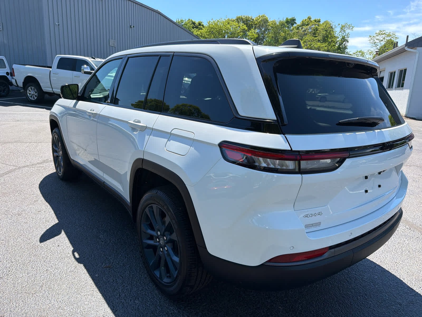 New 2026 Bright White Clear-Coat Exterior Paint Jeep 85th Anniversary Edition image 5