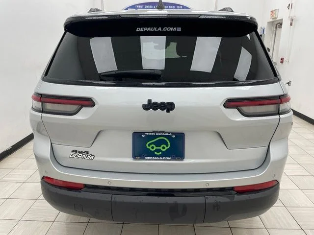 Certified Used 2023 Silver Jeep  image 18