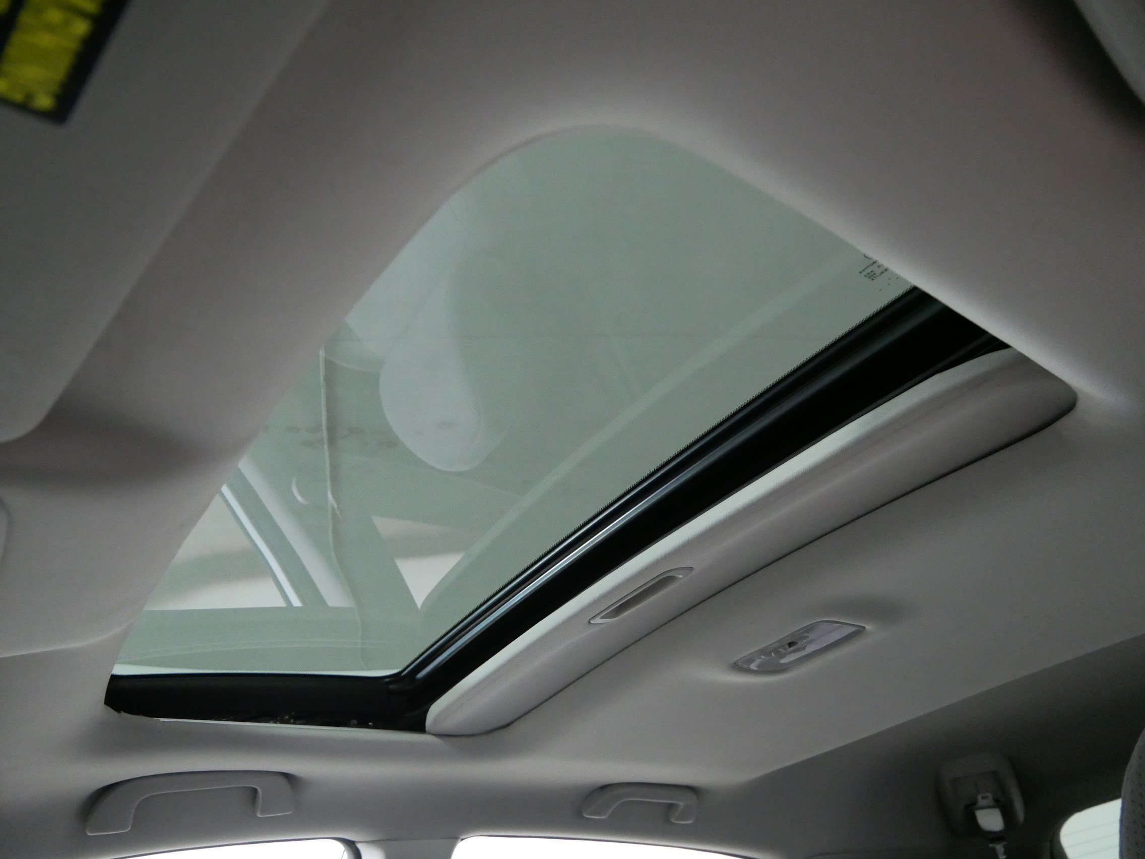 Used 2011 White Honda EX image 31