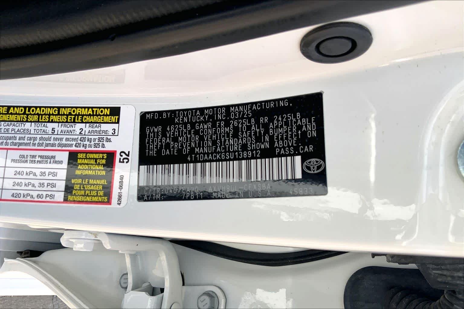 Used 2025 Ice Cap Toyota SE image 31