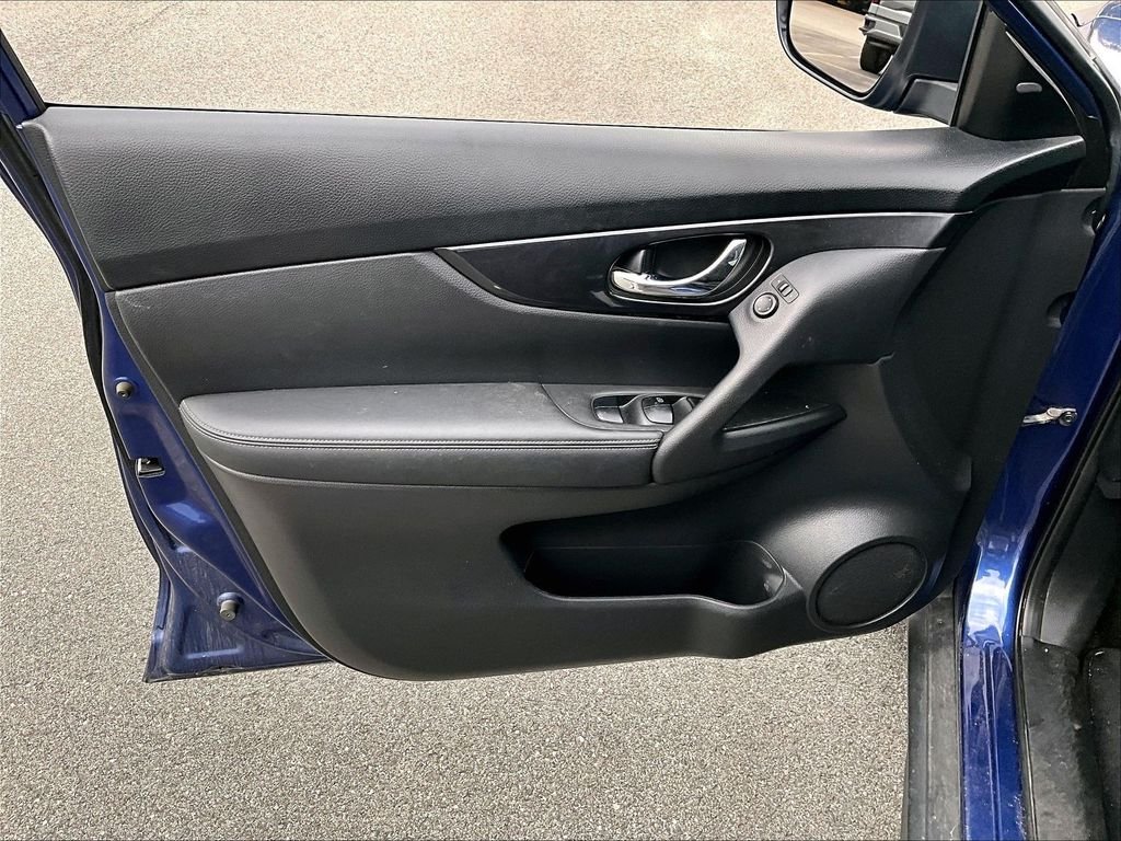 Used 2019 Caspian Blue Metallic Nissan SV image 9