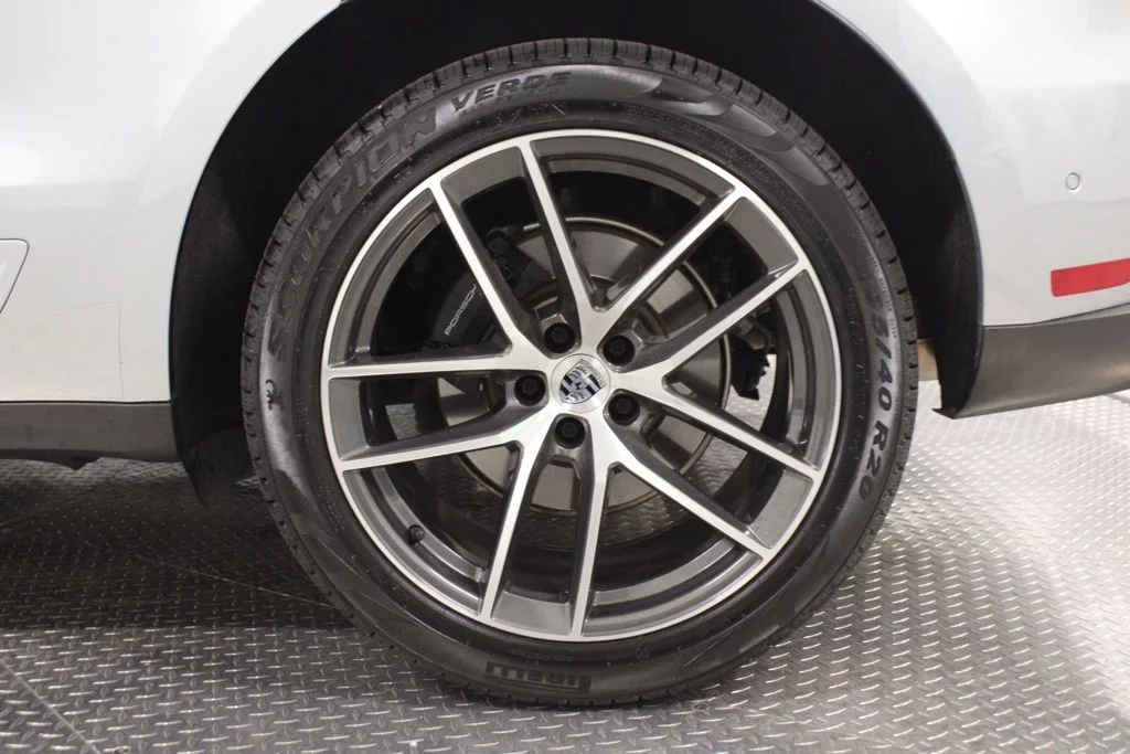 Used 2025  Porsche  image 18