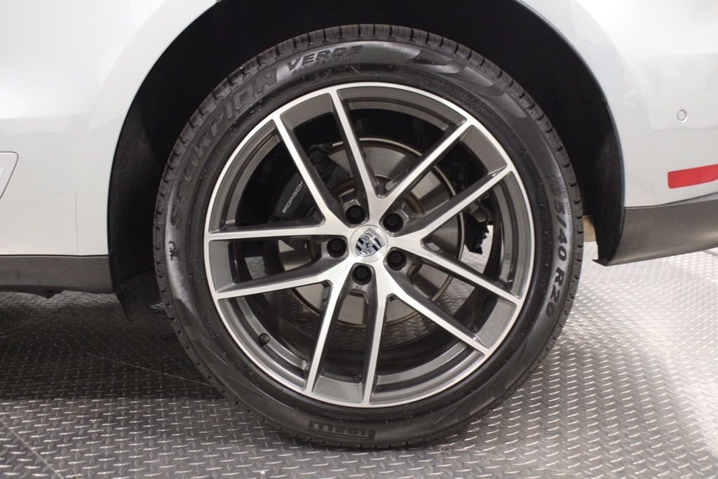 Used 2025  Porsche  image 18