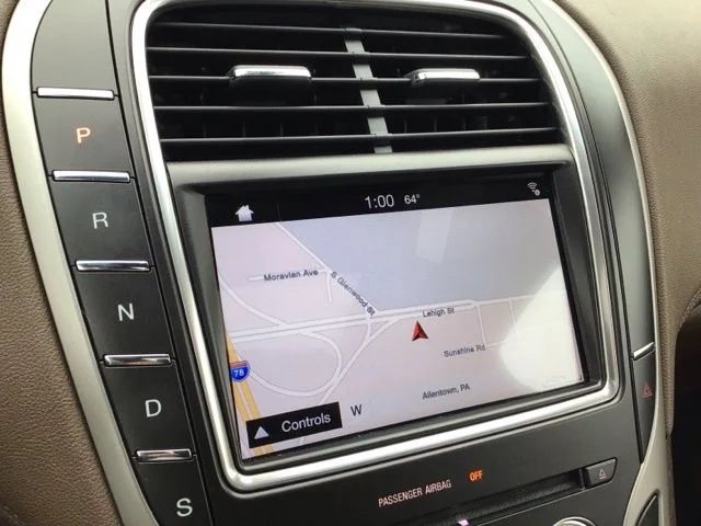 Used 2016 Platinum Dune Metallic Lincoln Reserve image 14