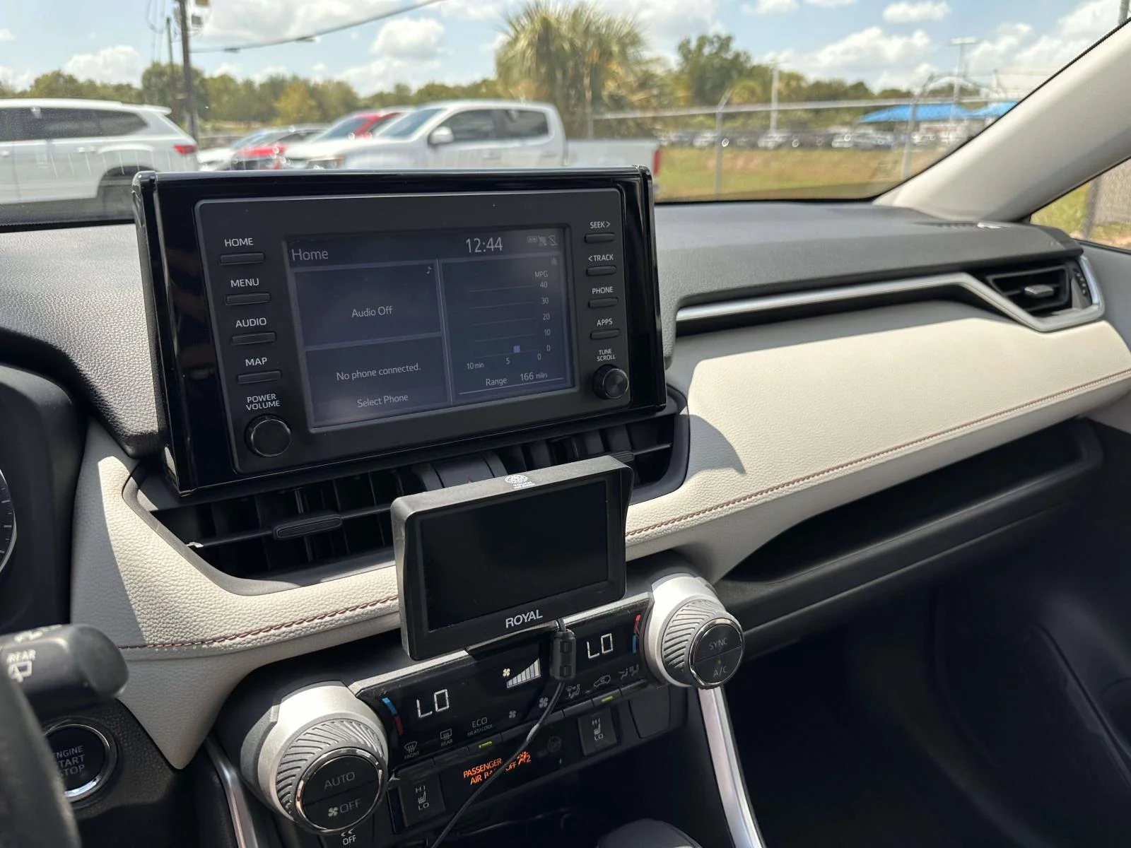 Used 2019 White Toyota XLE image 16