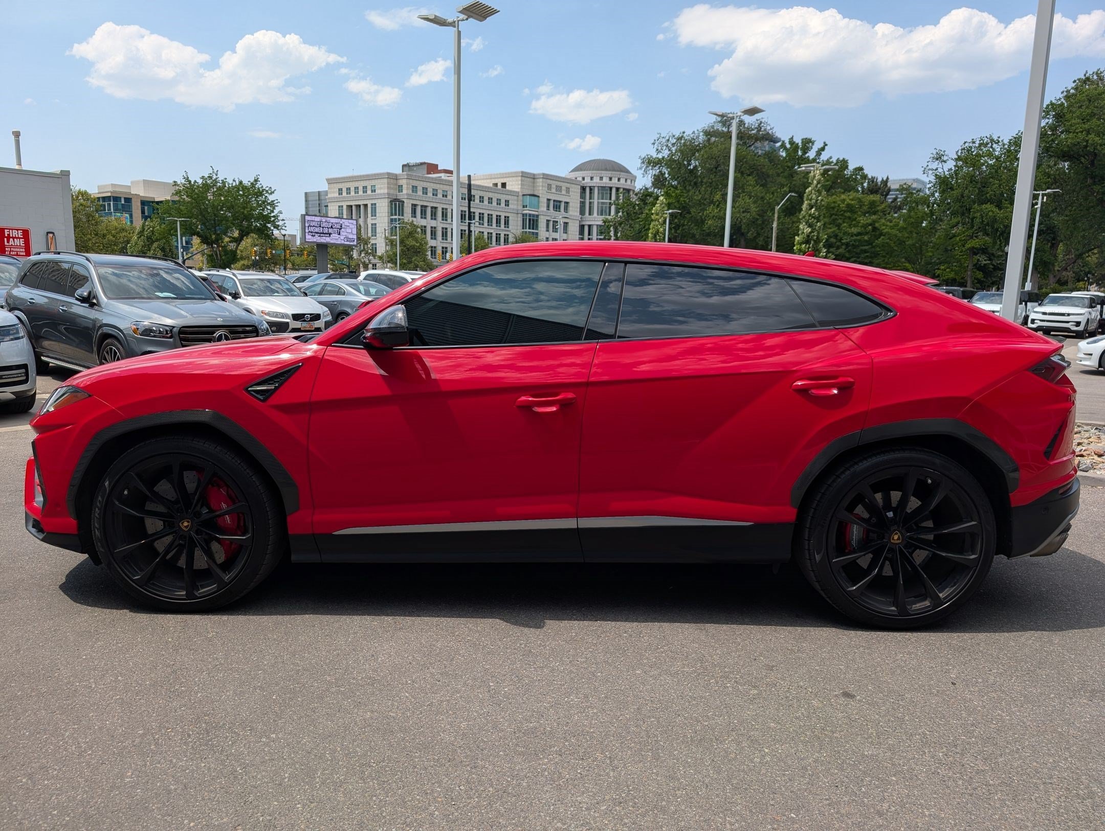 Used 2020 Red Lamborghini Base image 7