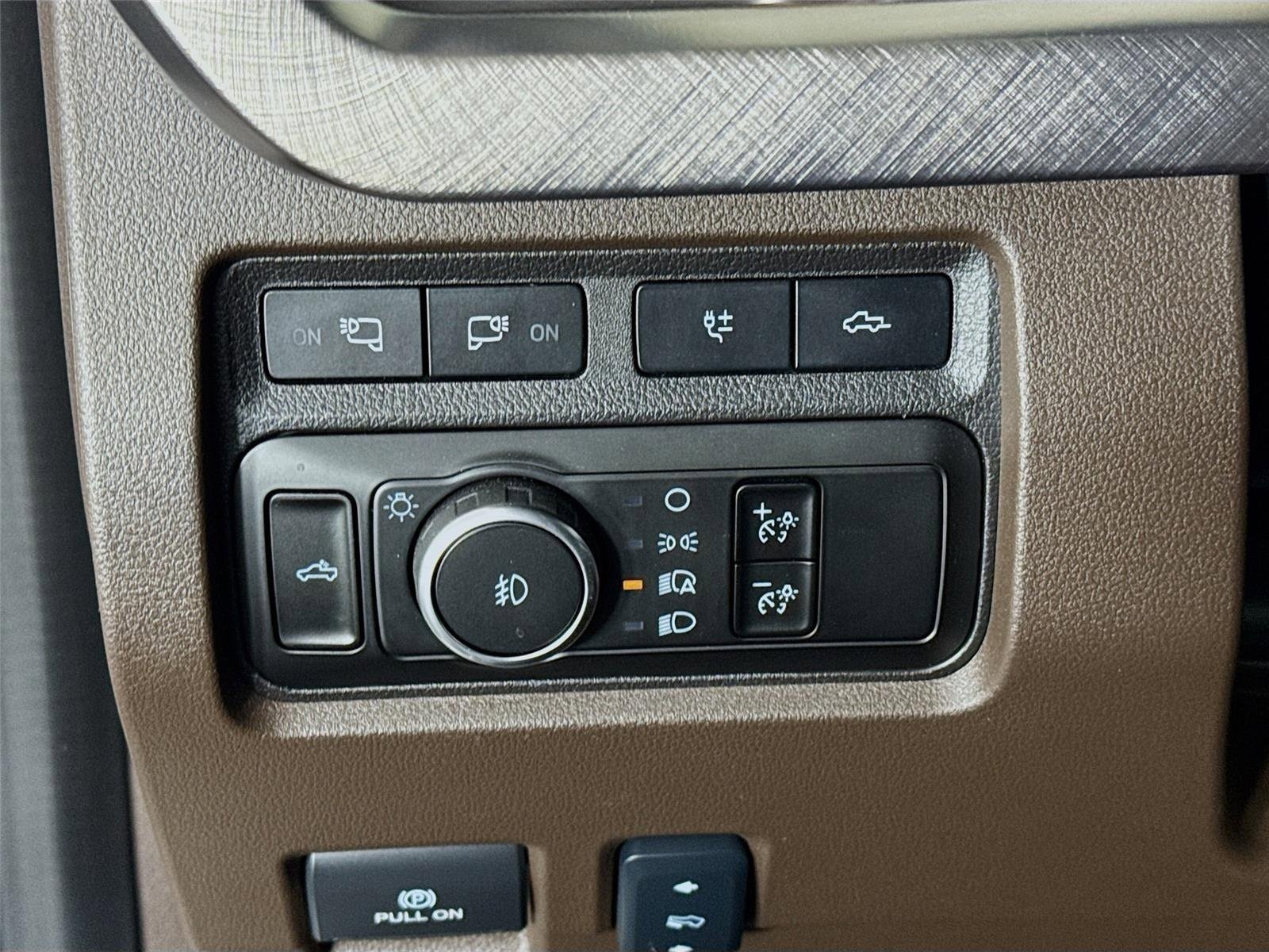 Used 2024 White Metallic Ford King Ranch image 10