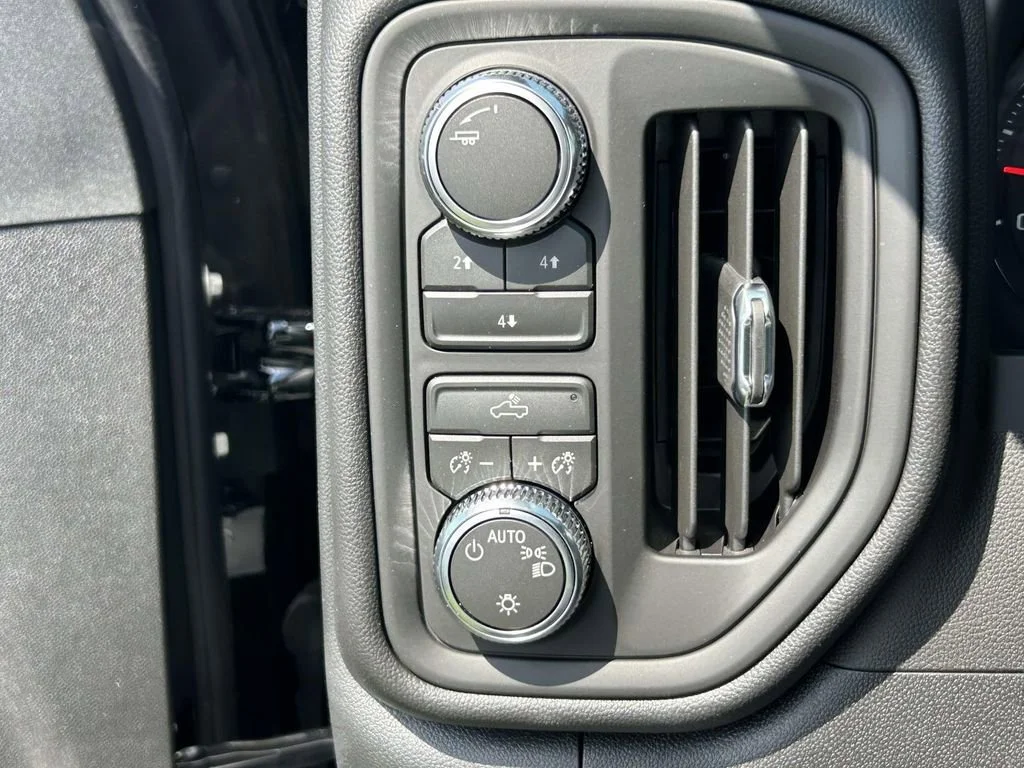 New 2026 Onyx Black GMC Pro image 25
