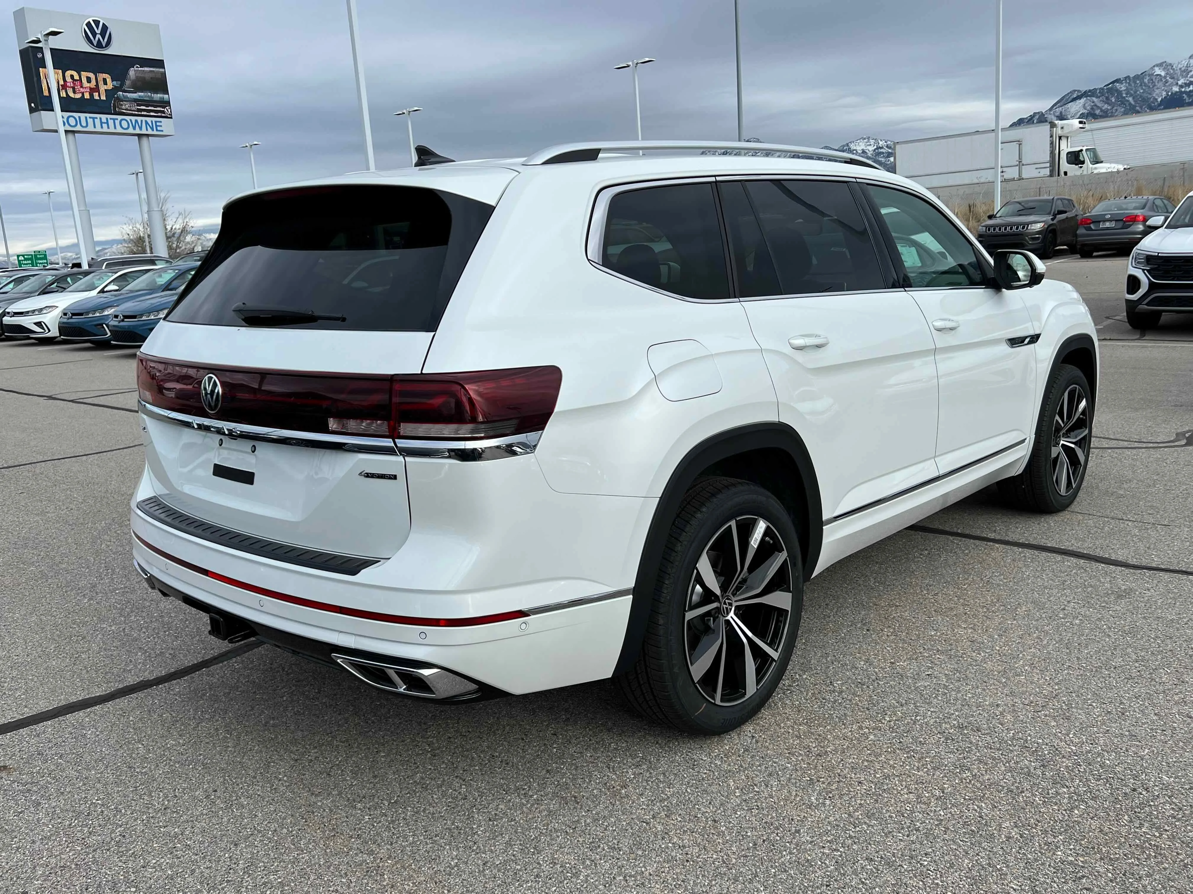 New 2026 Opal White Volkswagen 2.0T SEL Premium R-Line image 9