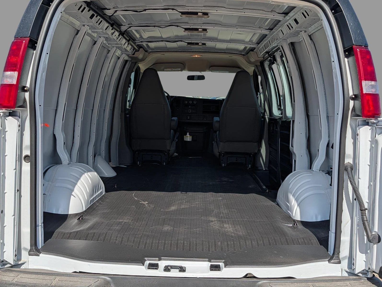 New 2026 Summit White GMC Work Van image 24