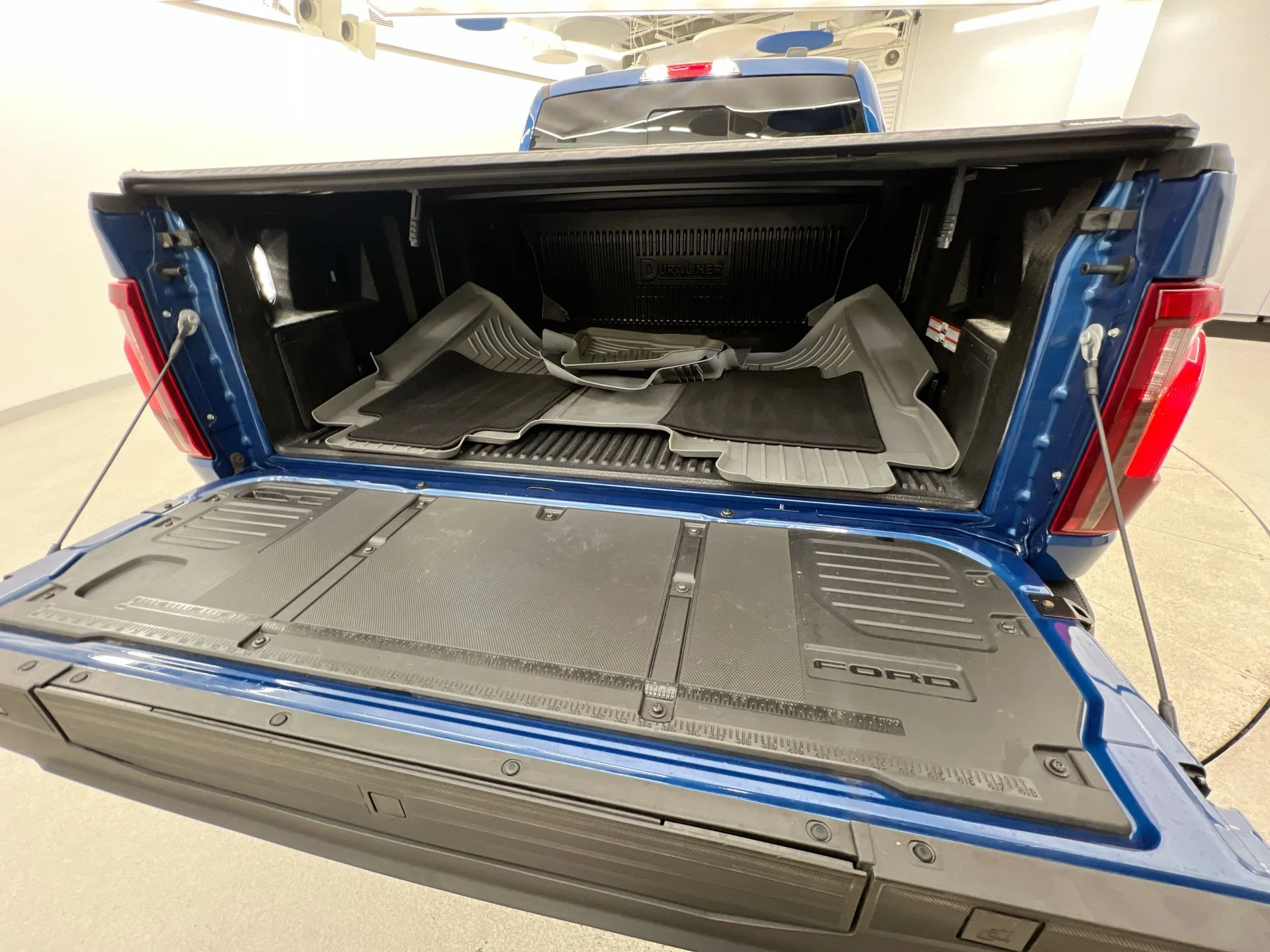 Used 2024 Blue Ford XLT image 38