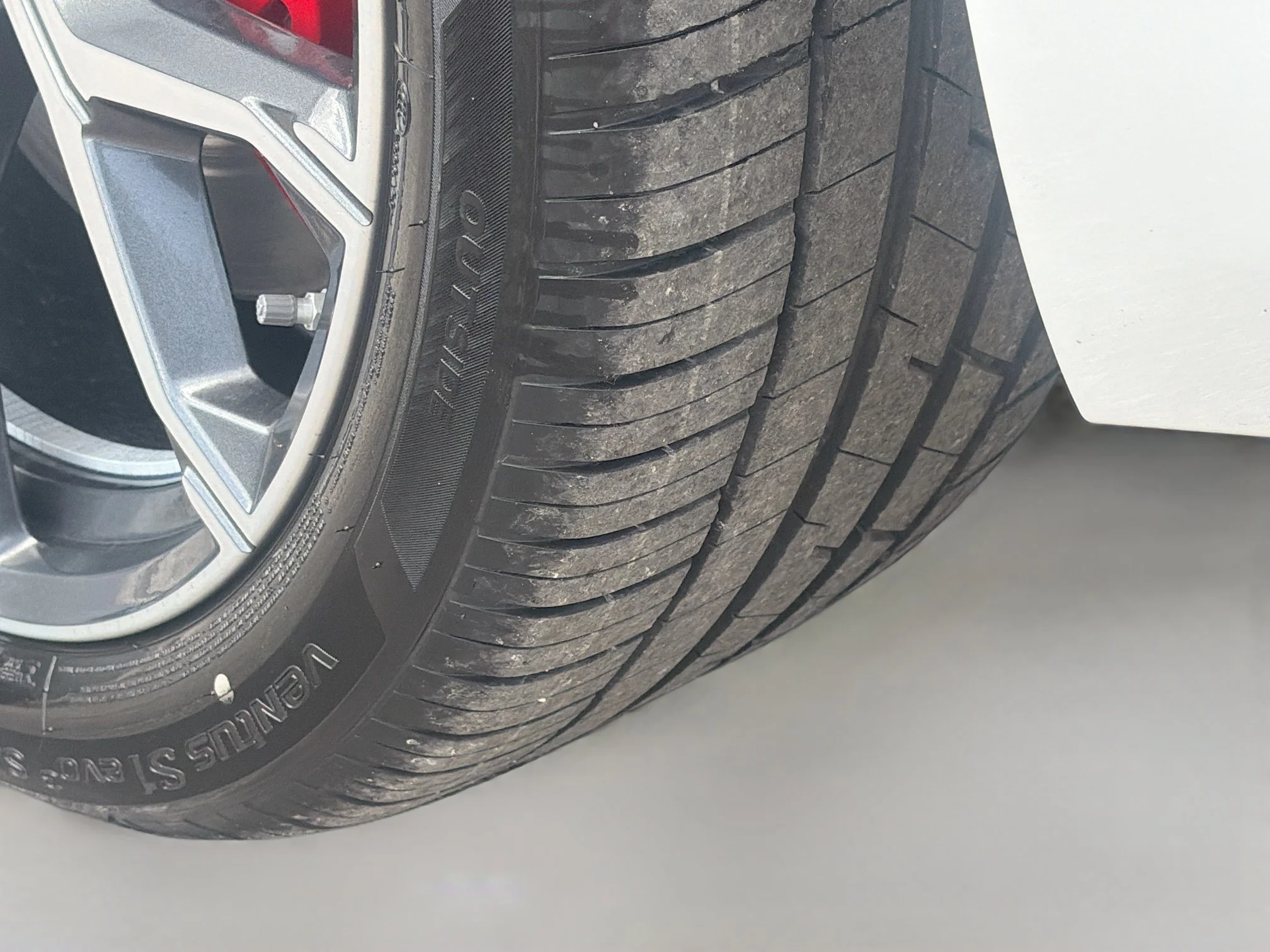 New 2026 Mineral White Metallic BMW xDrive50e image 43