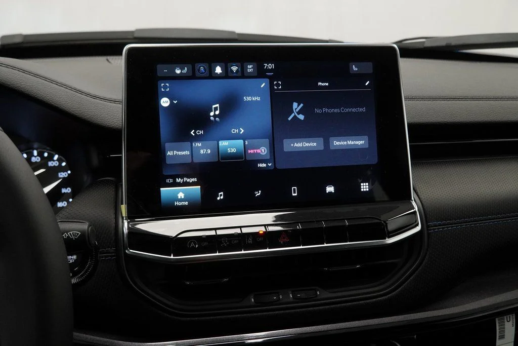 New 2026 Hydro Blue Pearlcoat Jeep Latitude image 23