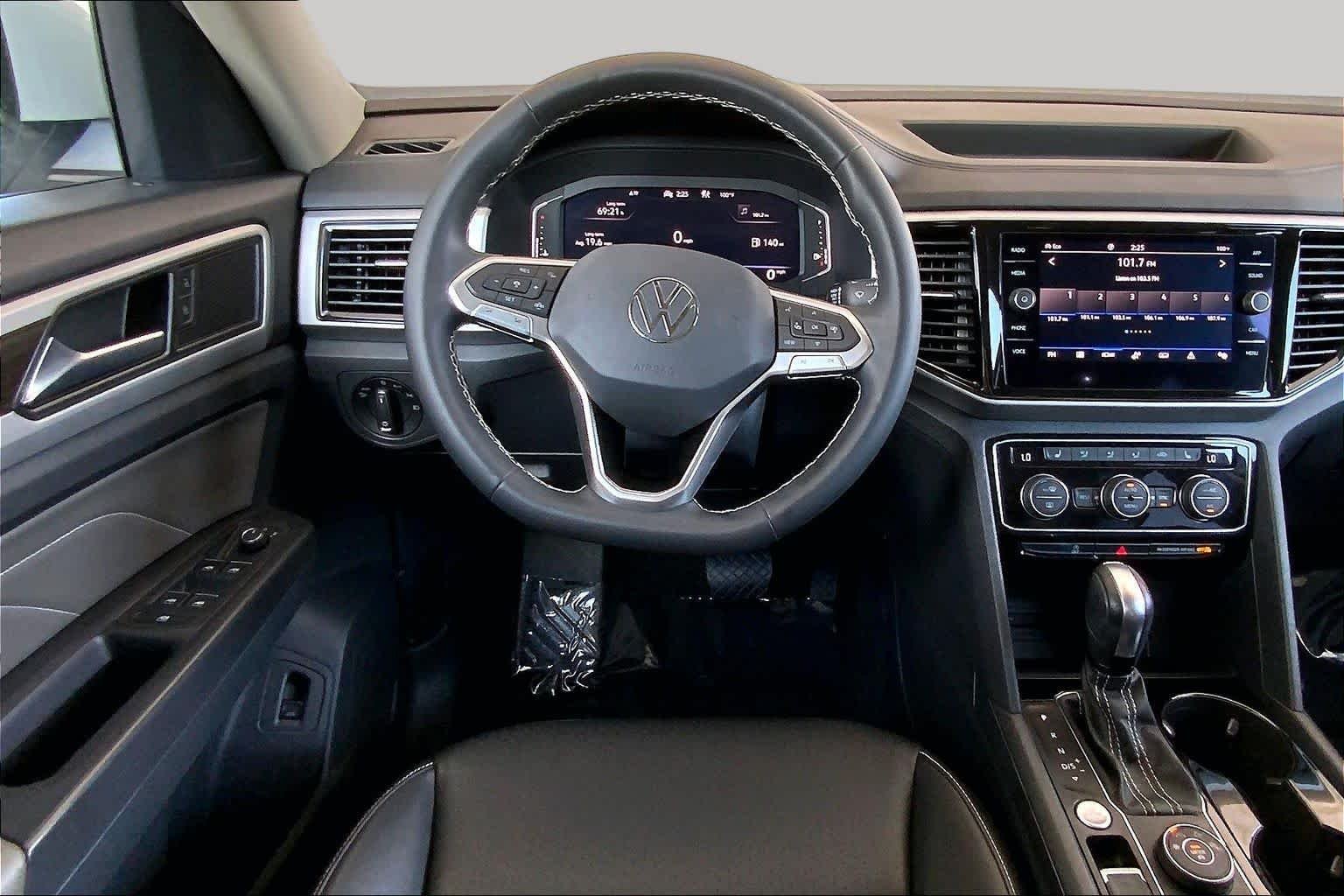 Used 2023 Pure White Volkswagen 3.6L V6 SE w/Technology image 6