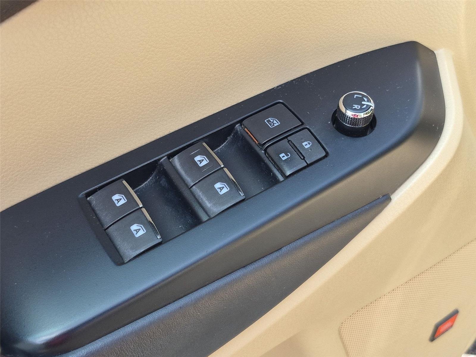 Used 2016  Toyota Limited image 16