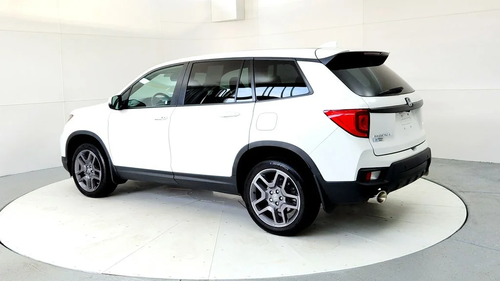 Used 2023 White Honda EX-L image 4