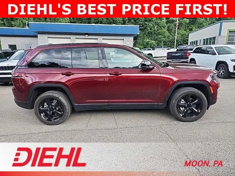 Used 2025 Red Jeep Altitude X image 5