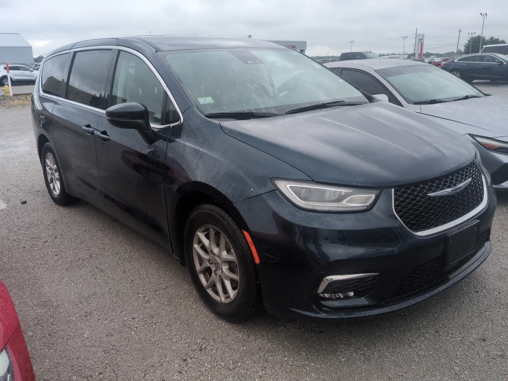 Used 2023 Fathom Blue Pearlcoat Chrysler Touring L image 4