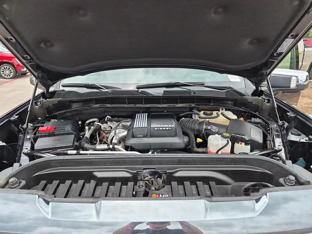 Used 2023 Silver GMC Denali Ultimate image 17