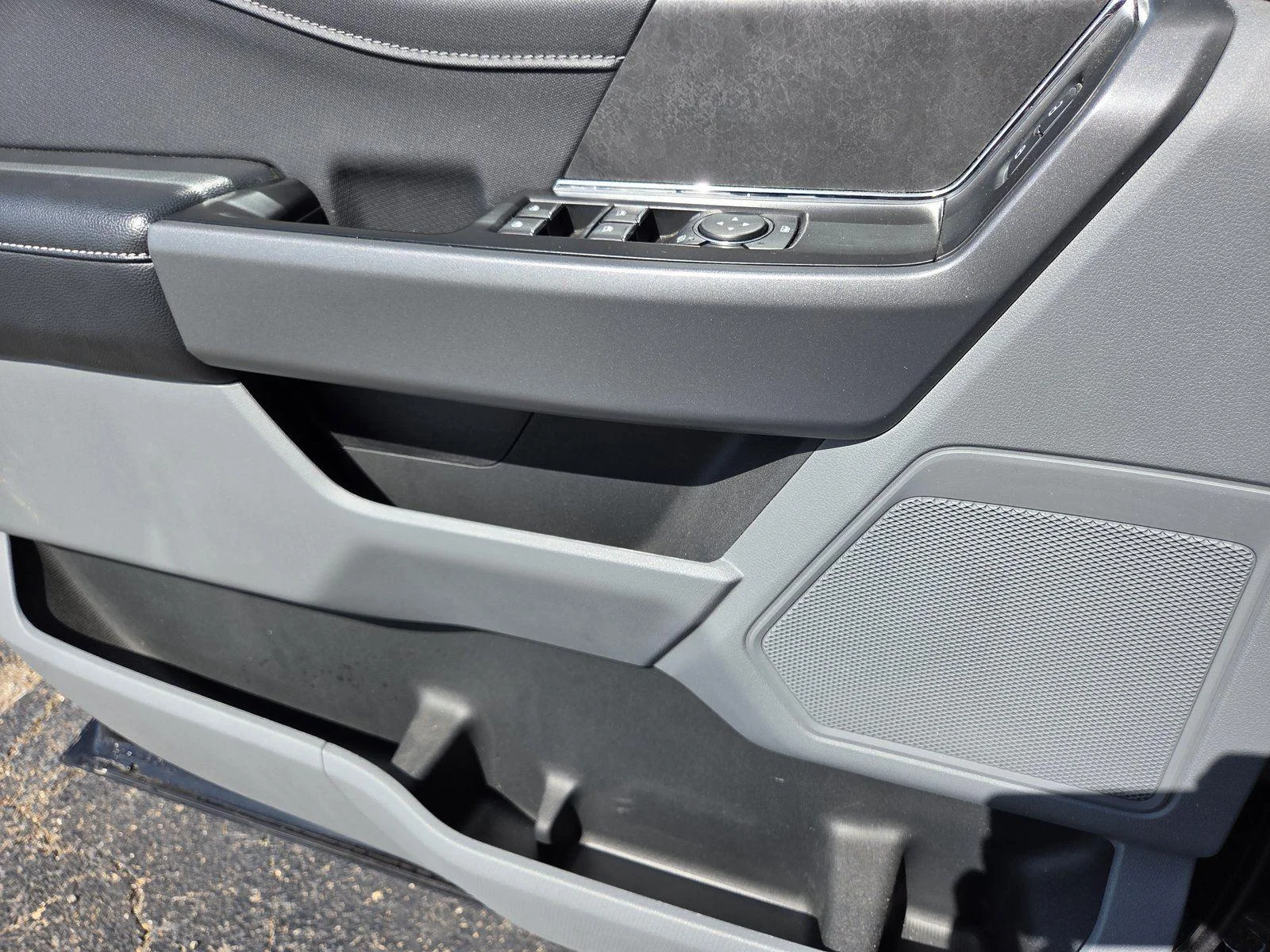 Used 2024 Agate Black Ford XLT image 19