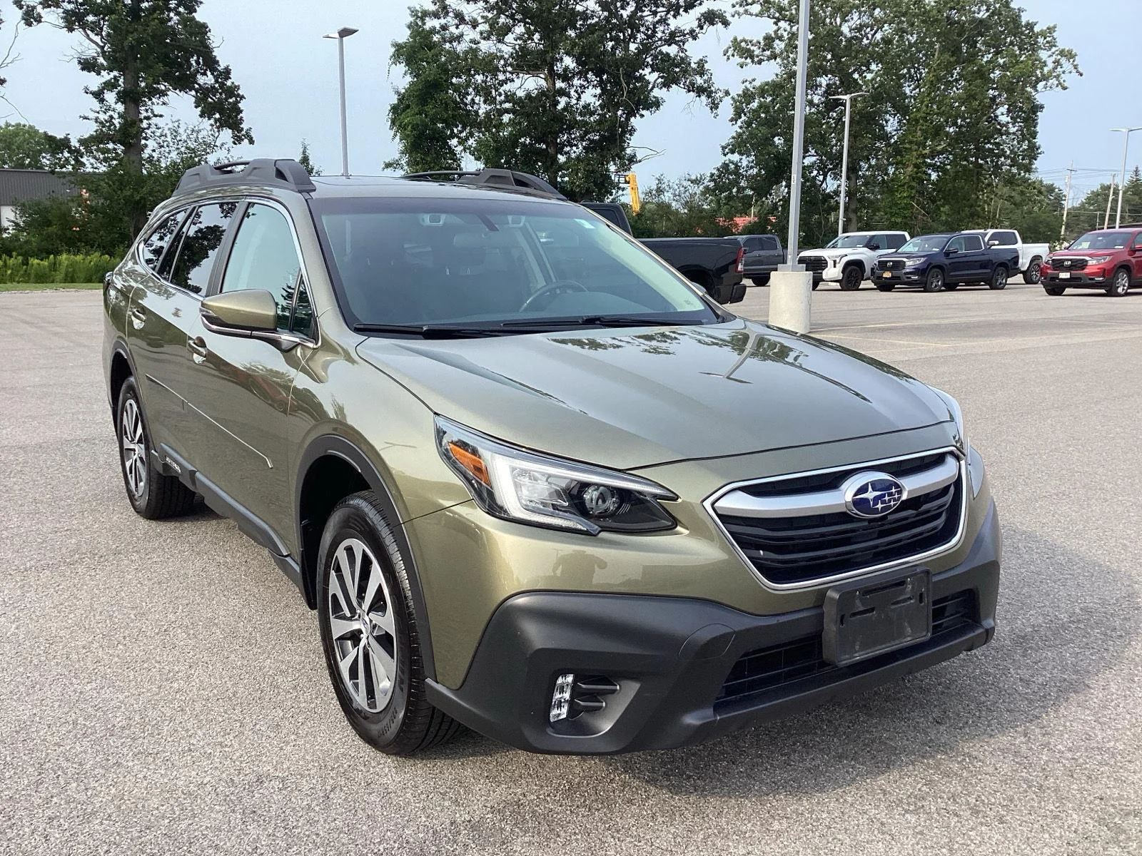 Used 2022 Autumn Green Metallic Subaru Premium image 11