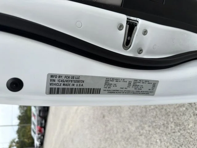 New 2026 Bright White Clear-Coat Exterior Paint Jeep Summit Obsidian image 35