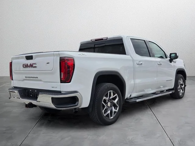 Used 2024 White GMC SLT image 4