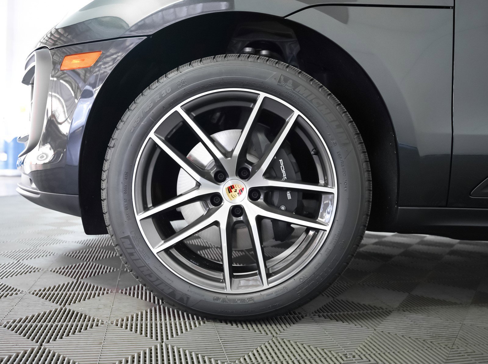 2026 Porsche Macan - Photo 14