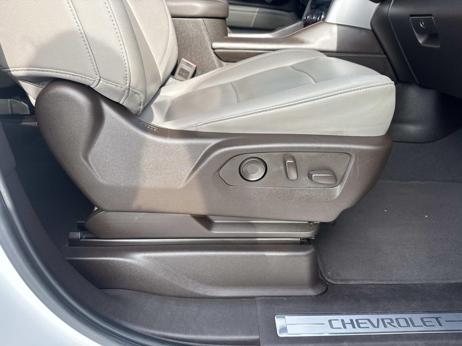 Used 2024 Summit White Chevrolet LT image 11