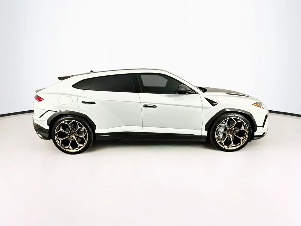 Used 2024 White Lamborghini Performante image 8