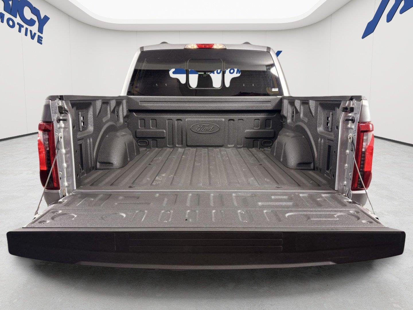 New 2026 Iconic Silver Metallic Ford XLT image 7