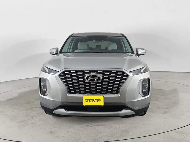 Used 2022 Silver Hyundai SE image 8