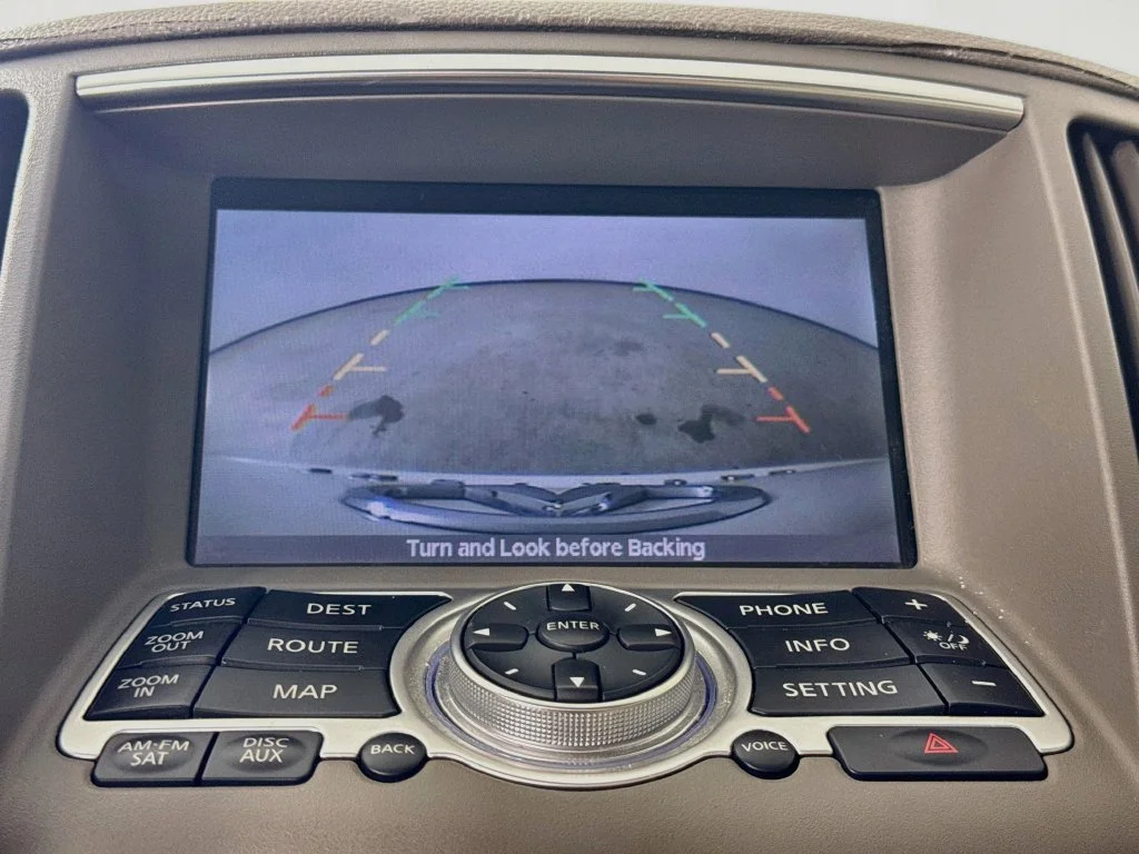 Used 2008 Ivory Pearl INFINITI Journey image 17