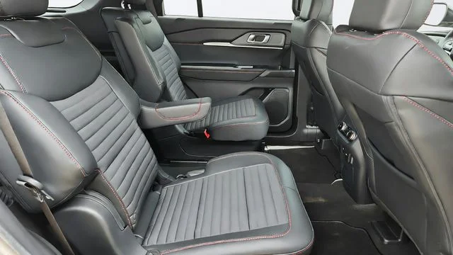 2026 Ford Explorer ST-Line - Photo 24