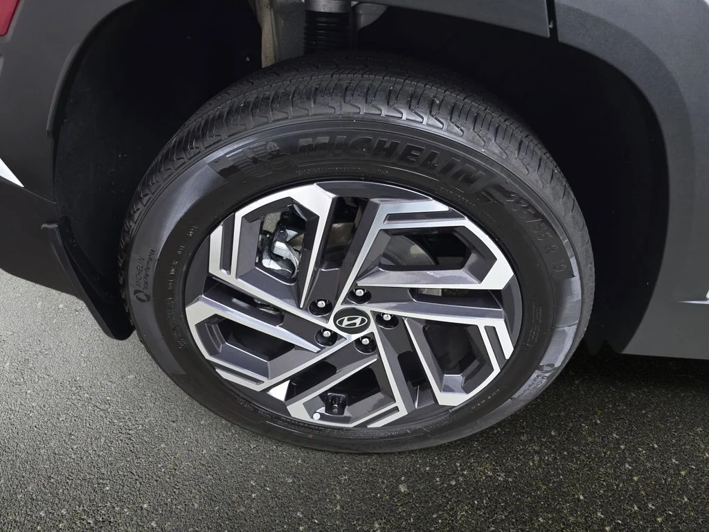 Used 2025 White Hyundai Limited image 32