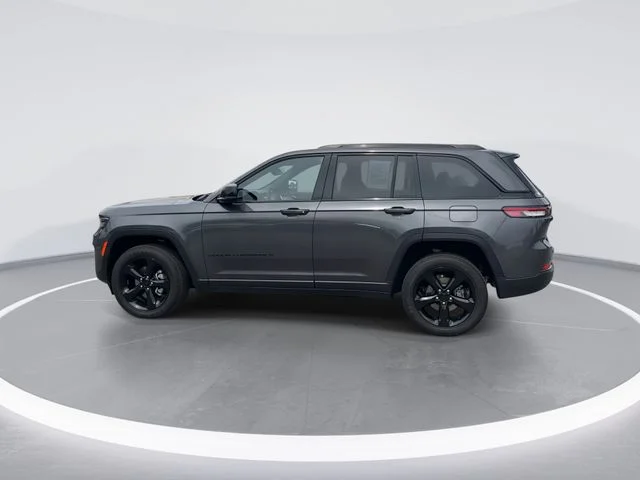 Used 2024 Gray Jeep Altitude X image 4